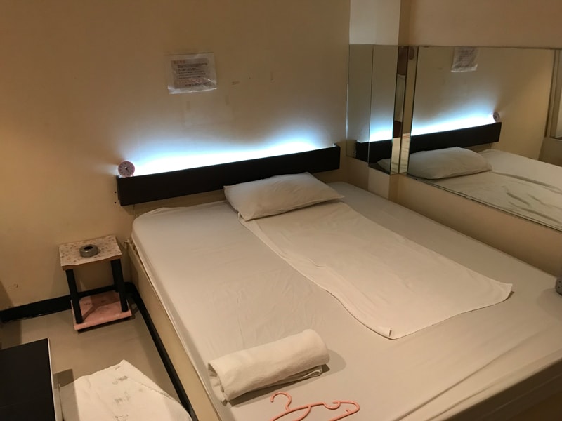 101 Premier massage room with bed