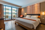 Queen size bed and balcony at Dynasty Grande Bangkok